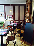 Le Cafe Du Port inside