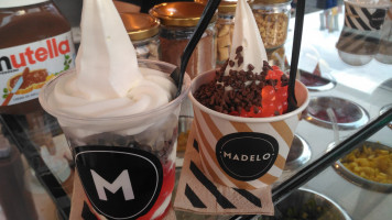 MADELO - Helados de yogurt inside