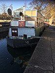 Jolio's Snack Boat outside