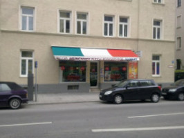 Münchner Pizza outside