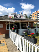 Pizzeria Vera outside