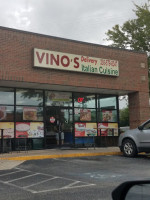 Vino's Pizzeria outside