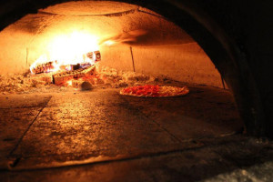 Pizzeria La Gitana Wood Fired Italian Pizza food
