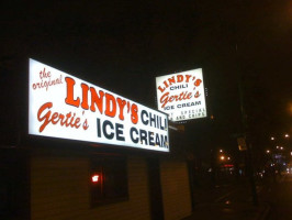 Gertie's Own Ice Cream outside