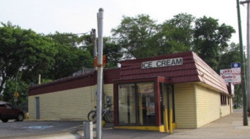 Gertie's Own Ice Cream outside