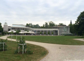 Kongresshaus mit Rosengarten outside