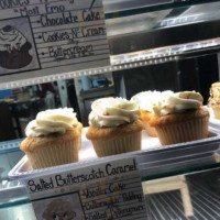 Molly's Cupcakes food