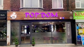 Pop’dom outside