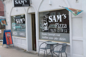 Sams Pizza inside