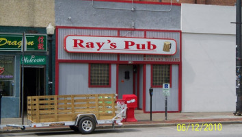 Ray's Pub outside