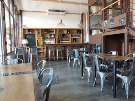 Ferraton Restaurant Bar à Vins inside