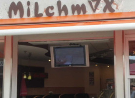 Milchmix Eiscafé inside