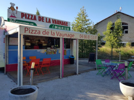 Pizza De La Vaunage outside