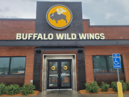 Buffalo Wild Wings Bowling Green outside