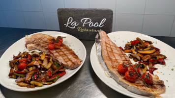 La Pool De Teatinos food