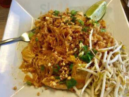 Duke's Pad Thai food