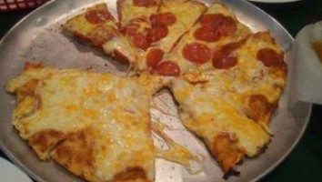 Ugo's Pizza Parlor food