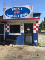 Yank's Famous Barbeque outside