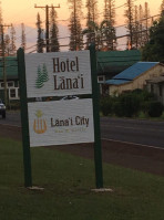 Lana'i City Grill outside