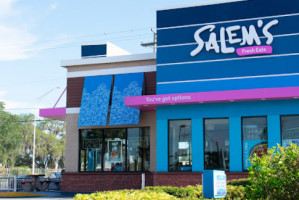 Salem's Fresh Eats outside