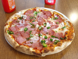 Pizza Pe Vatră food