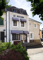 Restaurant - Bar - Chambres d'Hotes - Le Rocher outside