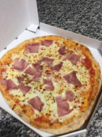 Pizza Mia food