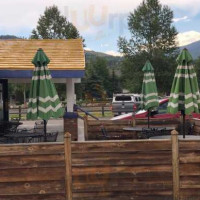 Mountain Lyon Cafe outside