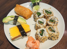 ManThei sushitaxi sushibars food
