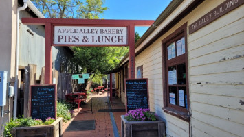 Apple Alley Bakery food