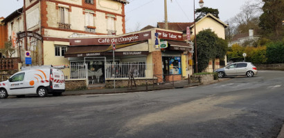 Café De L'orangerie outside