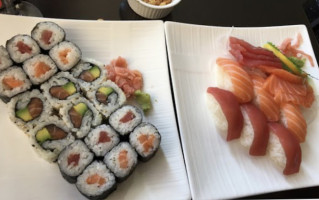 Folies'Sushi inside