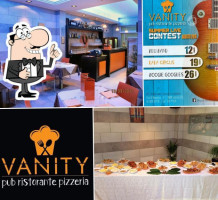 Vanity Pub Pizzeria Pizzoleria inside