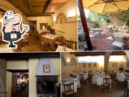 La Taverna Etrusca inside