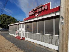 The Original Willies's Bbq outside