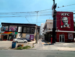 Kfc (kentucky Fried Chicken) • Gómez outside