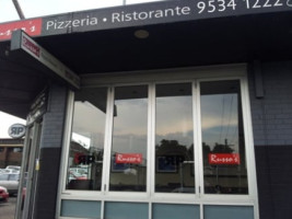 Russos Pizzeria outside