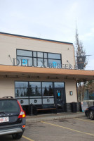Delux Burger Bar outside