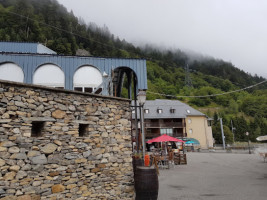 La Crêperie De L'ours outside