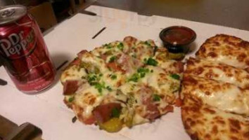 Tyeger's Pizza Parlour food