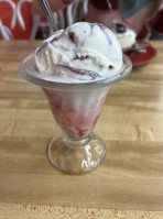 Daddy Dee's Ice Cream Parlor food