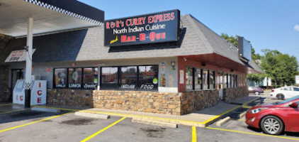 R R's Curry Express outside