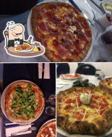 Ristorante/pizzeria La Barca food
