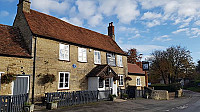 The Abingdon Arms outside