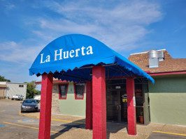 La Huerta outside