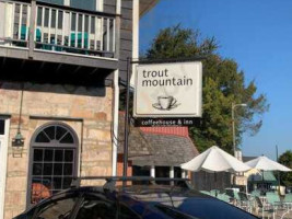 Trout Mountain Coffeehouse Inn outside