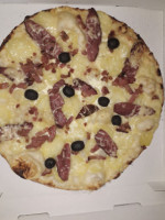 Pizza Luc Au Feu De Bois food