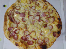 Karibou Pizzas food