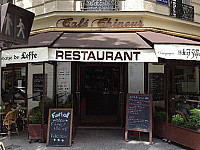 Le Cafe Chineur outside
