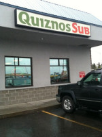 Quiznos outside